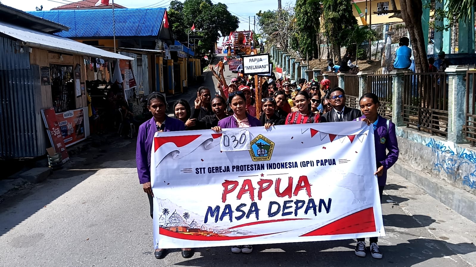 Suarakan Isu Agraria dan Otsus, Mahasiswa STT GPI Papua Meriahkan Karnaval HUT ke-81 RI di Fakfak